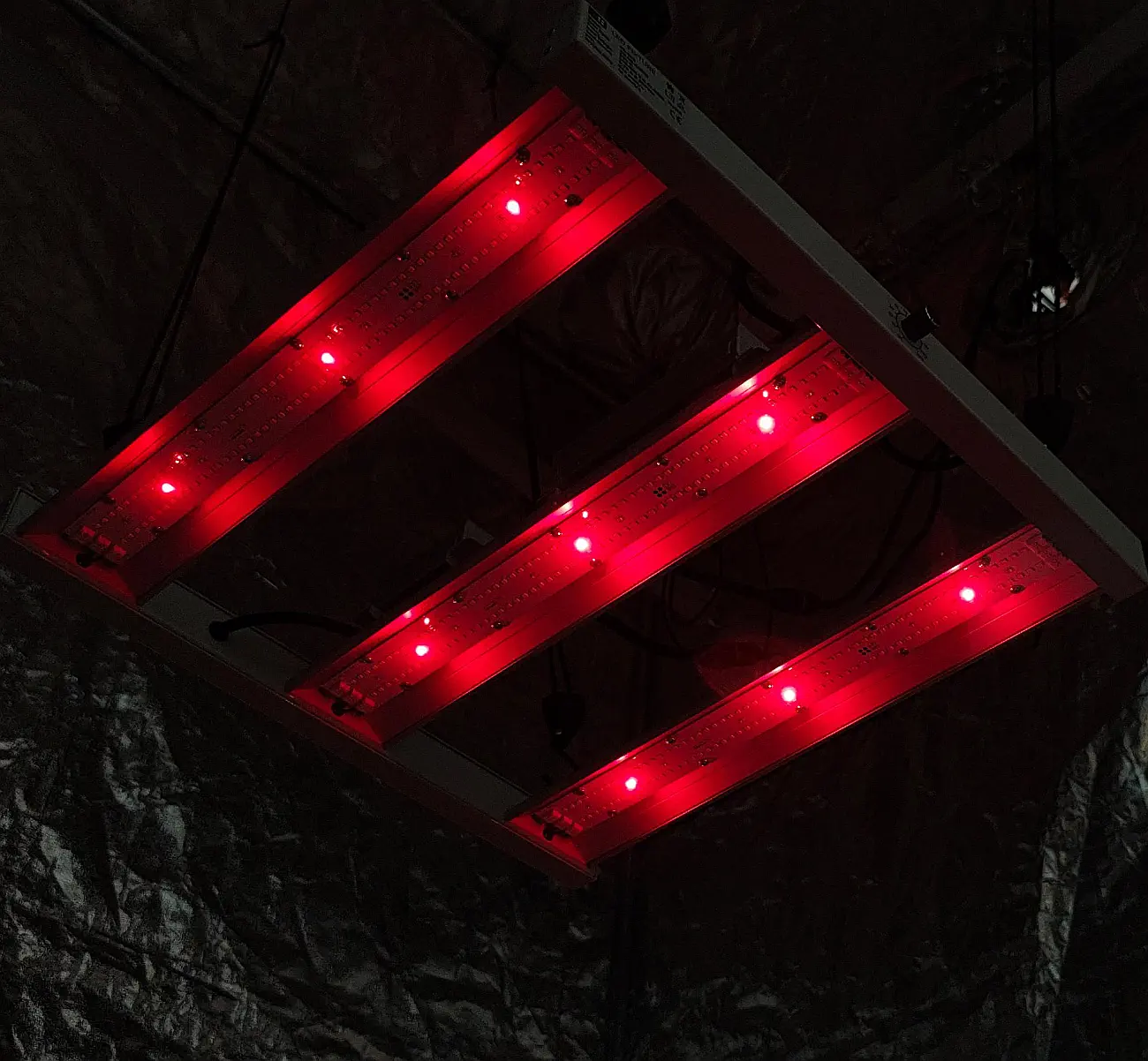 LED світильник з Far-red для вирощування рослин