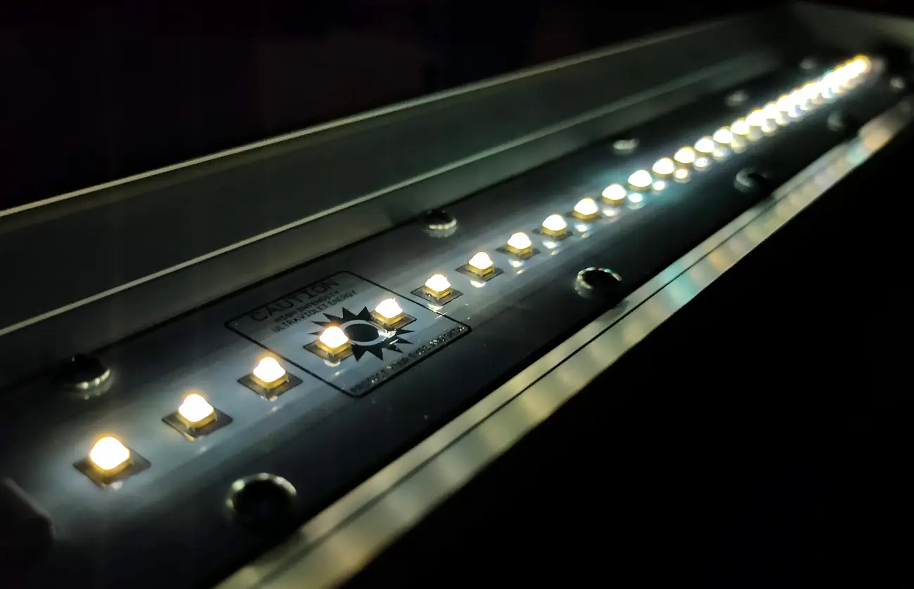 Спеціально розроблені LED панелі для вирощування в умовах теплиць і вертикальних ферм